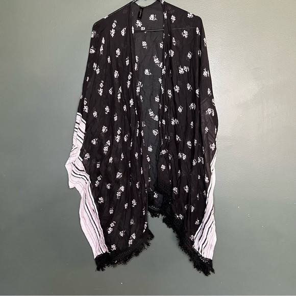 Lane Bryant one size lightweight kimono style shawl - Picture 1 of 7